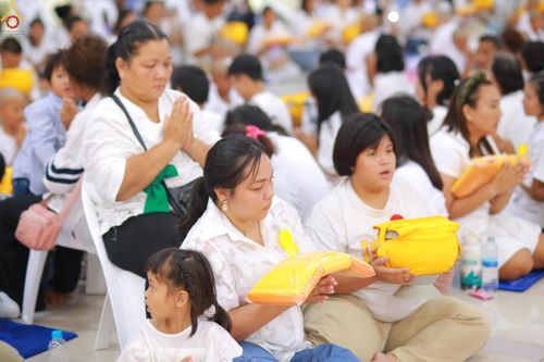 ภาพ No.320143:วันเสาร์ที่ 4 เมษายน 2569 พิธีตัดปอยผม ขอขมาผู้ปกครอง  มอบบาตร-ผ้าไตร และพิธีบรรพชาสามเณร 87 รูป  ณ ศูนย์ปฏิบัติธรรมระยอง(บ้านช่องลม)  ต.บางบุตร อ.บ้านค่าย จ.ระยอง