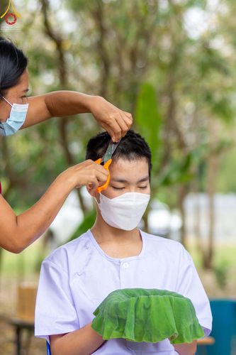 ภาพ No.43886:ประมวลภาพพิธีปลงผมธรรมทายาท โครงการบรรพชาสามเณรฟื้นฟูพระพุทธศาสนาทั่วไทย ณ ศูนย์อบรมเยาวชนนครปฐม