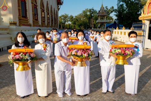 ภาพ No.39712:พิธีตัดปอยผม ปลงผม ขอขมารับผ้าไตรและพิธีบรรพชา ในโครงการอุปสมบท บูชาธรรมมหาปูชนียาจารย์ ประจำปี 2564 ชุดที่ 5