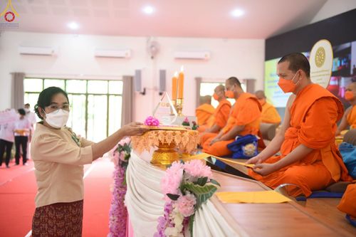 ภาพ No.43719:ประมวลภาพพิธีมอบโล่และใบประกาศเกียรติคุณ โครงการเจริญพุทธมนต์ บทธัมมจักกัปปวัตตนสูตร โรงเรียนที่มีผลการดำเนินกิจกรรมดีเด่น จังหวัดสระบุรี