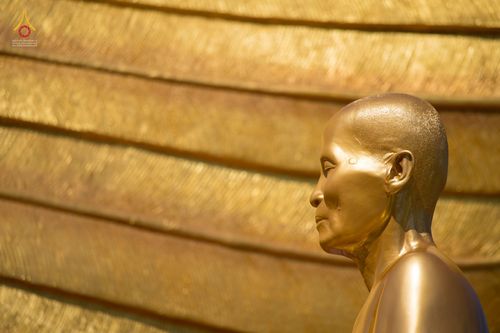 ภาพ No.42652:พิธีอัญเชิญมยุรนาวากาศ ประดิษฐาน ณ อาคาร 100 ปี เนื่องในวันคล้ายวันเกิด ครบ 113 ปี คุณยายอาจารย์มหารัตนอุบาสิกาจันทร์ ขนนกยูง