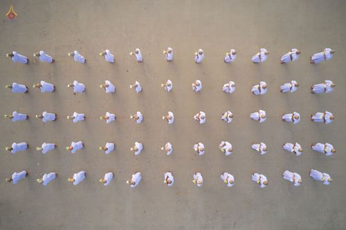 ภาพ No.47521:ประมวลภาพพิธีขอขมาและมอบผ้าไตร โครงการบรรพชาอุปสมบทหมู่ รุ่นเข้าพรรษา 2565