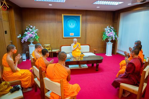 ภาพ No.49399:ประมวลภาพเจ้าคณะจังหวัดไพลินและคณะสงฆ์ ประเทศกัมพูชา เข้าเยี่ยมชมวัดพระธรรมกาย