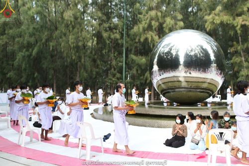 ภาพ No.39631:พิธีตัดปอยผม ปลงผม ขอขมารับผ้าไตรและพิธีบรรพชา ในโครงการอุปสมบท บูชาธรรมมหาปูชนียาจารย์ ประจำปี 2564 ชุดที่ 4