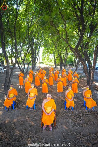 ภาพ No.41018:พิธีตัดปอยผม ปลงผม ขอขมารับผ้าไตรและพิธีบรรพชา ในโครงการอุปสมบท บูชาธรรมมหาปูชนียาจารย์ ประจำปี 2564 ชุดที่ 19