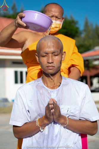 ภาพ No.40254:พิธีตัดปอยผม ปลงผม ขอขมารับผ้าไตรและพิธีบรรพชา ในโครงการอุปสมบท บูชาธรรมมหาปูชนียาจารย์ ประจำปี 2564 ชุดที่ 11