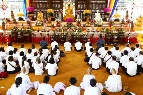 ภาพ No.46337:ประมวลภาพพิธีอัญเชิญน้ำศักดิ์สิทธิ์ จาก Umbul Jumprit Temanggung ไปยังวัดเมินดุต