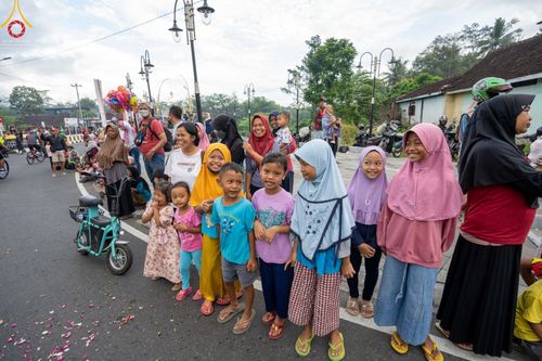 ภาพ No.46365:ประมวลภาพขบวนรถบุปผชาติ อัญเชิญน้ำและไฟศักดิ์สิทธิ์ ณ ประเทศอินโดนีเซีย