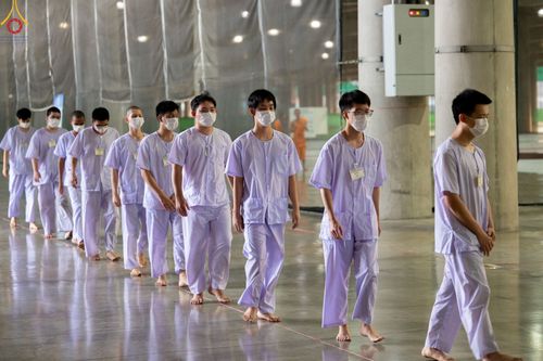 ภาพ No.47348:ประมวลภาพกิจวัตร-กิจกรรม ธรรมทายาท ในโครงการบรรพชาอุปสมบทหมู่ รุ่นเข้าพรรษา