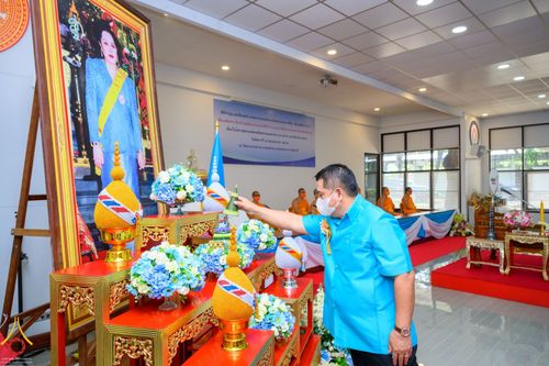 ภาพ No.53234:ประมวลภาพพิธีทำบุญ และฟังเทศน์ บทพระธรรมเทศนาเฉลิมพระธรรมบารมีใน “อุภินนมัตถจรกถา” เนื่องในโอกาสมหามงคลเฉลิมพระชนมพรรษา 90 พรรษา สมเด็จพระนางเจ้าสิริกิติ์ พระบรมราชินีนาถ พระบรมราชชนนีพันปีหลวง