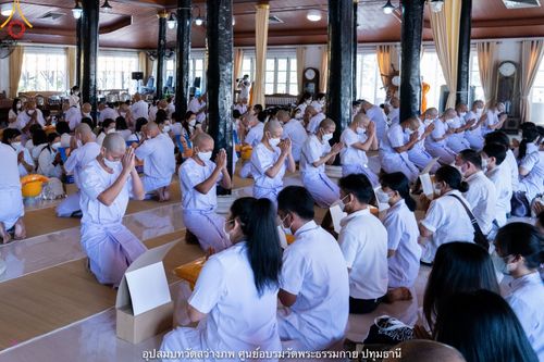 ภาพ No.40425:พิธีตัดปอยผม ปลงผม ขอขมารับผ้าไตรและพิธีบรรพชา ในโครงการอุปสมบท บูชาธรรมมหาปูชนียาจารย์ ประจำปี 2564 ชุดที่ 13