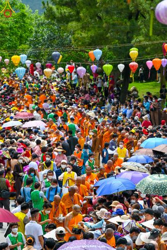 ภาพ No.46081:ประมวลภาพพิธีตักบาตรคณะสงฆ์เถรวาทนานาชาติ 500 รูป ณ วัดบาหว่าง จังหวัดกวางนิญ ประเทศเวียดนาม