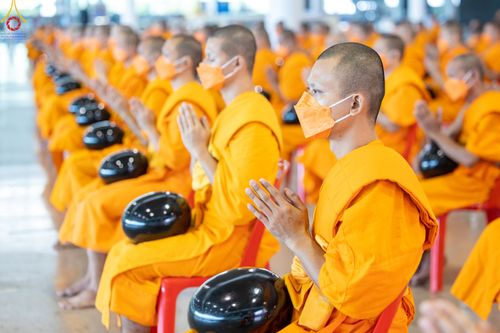 ภาพ No.52224:ประมวลภาพพิธีตักบาตรข้าวสารอาหารแห้ง (วันอาทิตย์ต้นเดือนตุลาคม) ณ บ้านแก้วเรือนทองคุณยายฯ วัดพระธรรมกาย