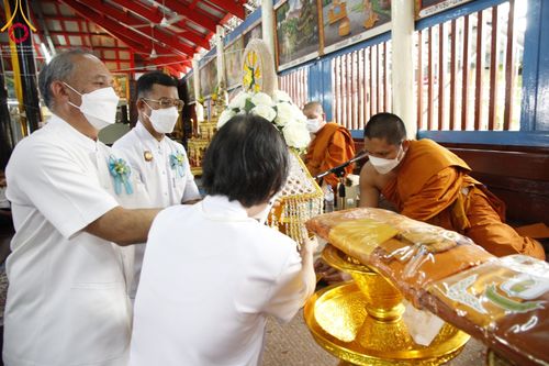 ภาพ No.57243:ประมวลภาพพิธีทอดกฐินสามัคคี ณ วัดลาดหอย จ.สุพรรณบุรี (วันที่ 1 พฤศจิกายน พ.ศ. 2565)