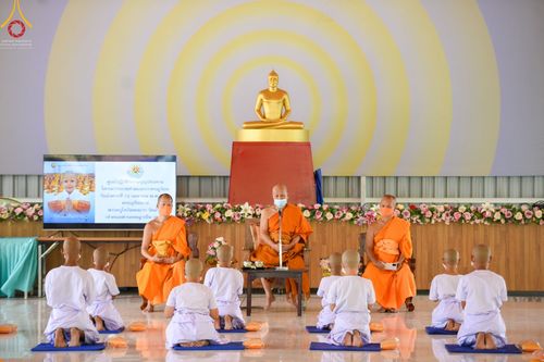 ภาพ No.44913:ประมวลภาพพิธีรรพชา โครงการบรรพชาสามเณรฟื้นฟูพระพุทธศาสนาทั่วไทย ณ ศูนย์อบรมเยาวชนบุญประสาน
