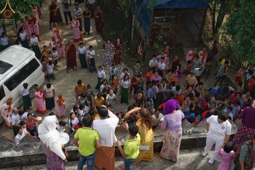 ภาพ No.57376:ประมวลภาพพิธีประดิษฐานพระบรมสารีริกธาตุพระเจดีย์ราชาธิราชมุนี ณ วัดอองเซยามิน ประเทศเมียนมาร์