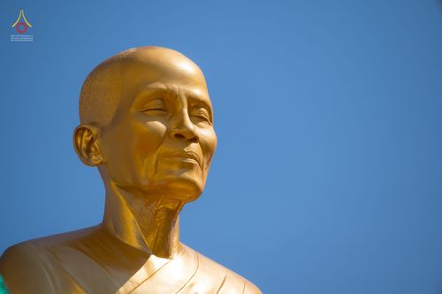 ภาพ No.42651:พิธีอัญเชิญมยุรนาวากาศ ประดิษฐาน ณ อาคาร 100 ปี เนื่องในวันคล้ายวันเกิด ครบ 113 ปี คุณยายอาจารย์มหารัตนอุบาสิกาจันทร์ ขนนกยูง