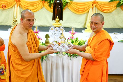 ภาพ No.46049:ประมวลภาพพิธีถวายพระบรมสารีริกธาตุ และบรรจุรัตนชาติเพื่อประดิษฐานเจดีย์ 3 แห่งในประเทศเวียดนาม พ.ศ. 2565