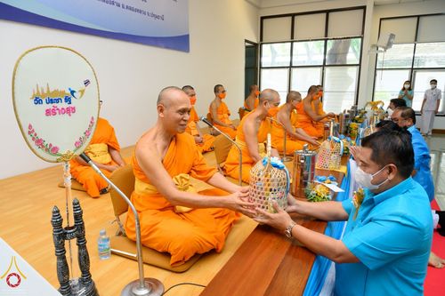 ภาพ No.53232:ประมวลภาพพิธีทำบุญ และฟังเทศน์ บทพระธรรมเทศนาเฉลิมพระธรรมบารมีใน “อุภินนมัตถจรกถา” เนื่องในโอกาสมหามงคลเฉลิมพระชนมพรรษา 90 พรรษา สมเด็จพระนางเจ้าสิริกิติ์ พระบรมราชินีนาถ พระบรมราชชนนีพันปีหลวง