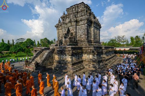 ภาพ No.46338:ประมวลภาพพิธีอัญเชิญน้ำศักดิ์สิทธิ์ จาก Umbul Jumprit Temanggung ไปยังวัดเมินดุต