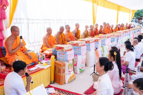 ภาพ No.48439:ประมวลภาพประธานมูลนิธิธรรมกายถวายเทียนพรรษา 43 วัด ในเขตจังหวัดไพลิน ประเทศกัมพูชา