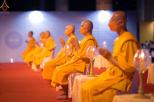 ภาพ No.41970:พิธีฉลองชัยสวดมนต์ บทธัมมจักกัปปวัตตนสูตร 4,000,002,565 จบ เพื่อเป็นสิริมงคลตอนรับศักราชใหม่