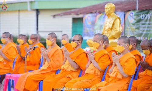 ภาพ No.41023:พิธีตัดปอยผม ปลงผม ขอขมารับผ้าไตรและพิธีบรรพชา ในโครงการอุปสมบท บูชาธรรมมหาปูชนียาจารย์ ประจำปี 2564 ชุดที่ 19