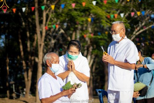 ภาพ No.39467:พิธีตัดปอยผม ปลงผม ขอขมารับผ้าไตรและพิธีบรรพชา ในโครงการอุปสมบท บูชาธรรมมหาปูชนียาจารย์ ประจำปี 2564  ชุดที่ 2