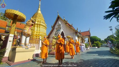 ภาพ No.40669:พิธีตัดปอยผม ปลงผม ขอขมารับผ้าไตรและพิธีบรรพชา ในโครงการอุปสมบท บูชาธรรมมหาปูชนียาจารย์ ประจำปี 2564 ชุดที่ 15