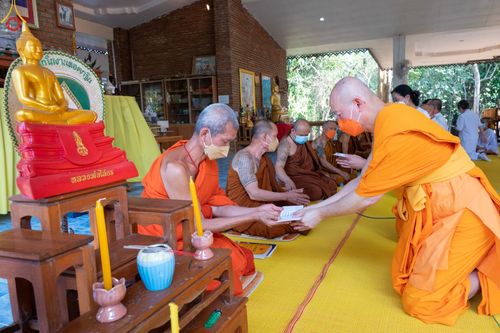 ภาพ No.43762:พิธีประดิษฐานพระบรมสารีริกธาตุเจดีย์พระพุทธเจ้า 28 พระองค์  ณ โบสถ์เรือหงษ์วัดพระธาตุแสนคำฟู 