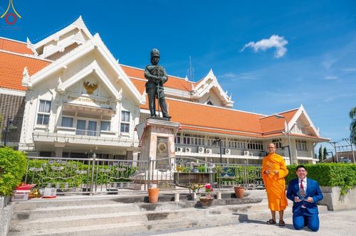 ภาพ No.47425:ประมวลภาพวัดพระธรรมกาย มูลนิธิธรรมกาย และคณะศิษยานุศิษย์ฯ รับมอบโล่เกียรติคุณผู้สนับสนุนการขับเคลื่อน “โครงการ Drive thru เจอ แจก จบ เพื่อชาวปทุมฯ”
