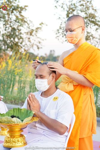 ภาพ No.39779:พิธีตัดปอยผม ปลงผม ขอขมารับผ้าไตรและพิธีบรรพชา ในโครงการอุปสมบท บูชาธรรมมหาปูชนียาจารย์ ประจำปี 2564 ชุดที่ 6