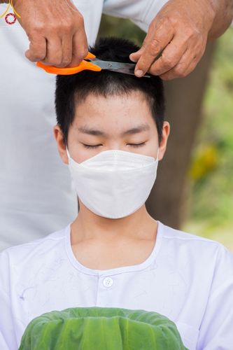 ภาพ No.43889:ประมวลภาพพิธีปลงผมธรรมทายาท โครงการบรรพชาสามเณรฟื้นฟูพระพุทธศาสนาทั่วไทย ณ ศูนย์อบรมเยาวชนนครปฐม