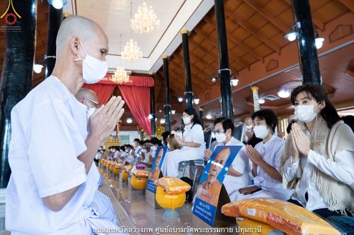 ภาพ No.40423:พิธีตัดปอยผม ปลงผม ขอขมารับผ้าไตรและพิธีบรรพชา ในโครงการอุปสมบท บูชาธรรมมหาปูชนียาจารย์ ประจำปี 2564 ชุดที่ 13