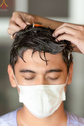 ภาพ No.43921:ประมวลภาพพิธีปลงผม ในโครงการอบรมธรรมทายาทระดับอุดมศึกษา รุ่นที่ 49