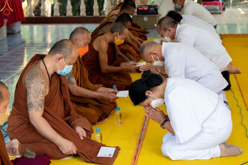 ภาพ No.43764:พิธีประดิษฐานพระบรมสารีริกธาตุเจดีย์พระพุทธเจ้า 28 พระองค์  ณ โบสถ์เรือหงษ์วัดพระธาตุแสนคำฟู 