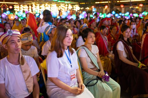 ภาพ No.46204:ประมวลภาพกิจกรรมเฉลิมฉลองวันวิสาขบูชานานาชาติ ณ วัดบ่าหว่าง ประเทศเวียดนาม