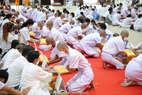 ภาพ No.40849:พิธีตัดปอยผม ปลงผม ขอขมารับผ้าไตรและพิธีบรรพชา ในโครงการอุปสมบท บูชาธรรมมหาปูชนียาจารย์ ประจำปี 2564 ชุดที่ 17