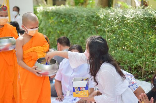 ภาพ No.45994:ประมวลภาพพิธีตักบาตร โครงการบรรพชาสามเณรฟื้นฟูพระพุทธศาสนาทั่วไทย ณ ณ ธุดงคสถานจันทปุระ