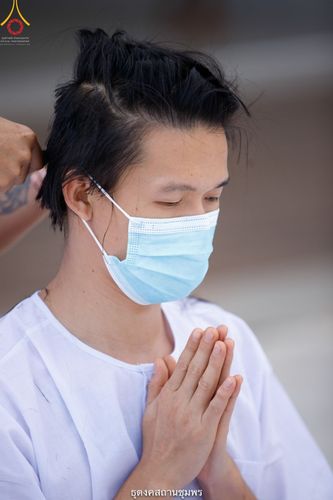 ภาพ No.39469:พิธีตัดปอยผม ปลงผม ขอขมารับผ้าไตรและพิธีบรรพชา ในโครงการอุปสมบท บูชาธรรมมหาปูชนียาจารย์ ประจำปี 2564  ชุดที่ 2