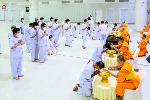 ภาพ No.47449:ประมวลภาพพิธีตัดปอยผม โครงการบรรพชาอุปสมบทหมู่ รุ่นเข้าพรรษา 2565