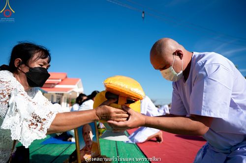 ภาพ No.40258:พิธีตัดปอยผม ปลงผม ขอขมารับผ้าไตรและพิธีบรรพชา ในโครงการอุปสมบท บูชาธรรมมหาปูชนียาจารย์ ประจำปี 2564 ชุดที่ 11