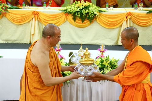 ภาพ No.46047:ประมวลภาพพิธีถวายพระบรมสารีริกธาตุ และบรรจุรัตนชาติเพื่อประดิษฐานเจดีย์ 3 แห่งในประเทศเวียดนาม พ.ศ. 2565