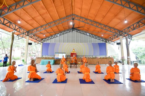 ภาพ No.44915:ประมวลภาพพิธีรรพชา โครงการบรรพชาสามเณรฟื้นฟูพระพุทธศาสนาทั่วไทย ณ ศูนย์อบรมเยาวชนบุญประสาน