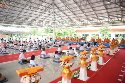 ภาพ No.51907:พิธีทอดผ้าป่าต่อเติมส่วนขยายหอฉันคุณยาย และเปิดป้ายคุณยายอาจารย์มหารัตนอุบาสิกาจันทร์ ขนนกยูง ณ ศูนย์ปฎิบัติธรรมสระบุรี