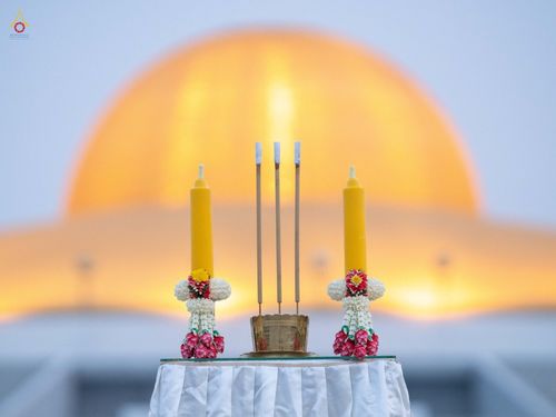 ภาพ No.44202:ประมวลภาพพิธีเวียนประทักษิณ, พิธีวันทาพระมหาธรรมกายเจดีย์ และพิธีขอขมารับผ้าไตร โครงการบวชภาคฤดูร้อน พ.ศ. 2565