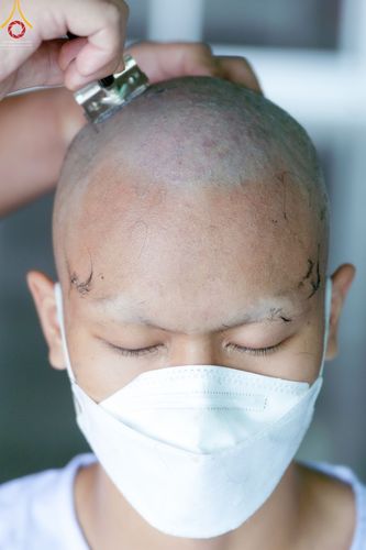 ภาพ No.43924:ประมวลภาพพิธีปลงผม ในโครงการอบรมธรรมทายาทระดับอุดมศึกษา รุ่นที่ 49