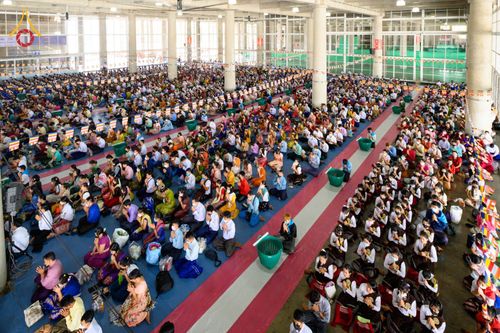 ภาพ No.52037:ประมวลภาพพิธีตักบาตรมิตรภาพไทย-เมียนมาร์ 105 รูป ณ วัดพระธรรมกาย