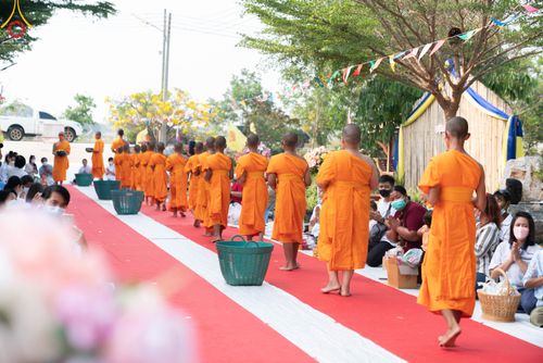 ภาพ No.45810:ประมวลภาพพิธีตักบาตรสามเณรใหม่ โครงการบรรพชาสามเณรฟื้นฟูพระพุทธศาสนาทั่วไทย ณ ศูนย์ปฏิบัติธรรมพระนครศรีอยุธยา