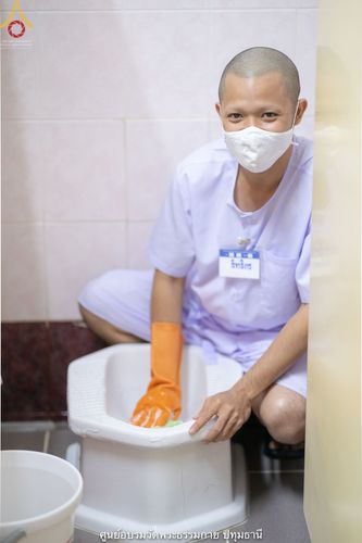 ภาพ No.40001:พิธีตัดปอยผม ปลงผม ขอขมารับผ้าไตรและพิธีบรรพชา ในโครงการอุปสมบท บูชาธรรมมหาปูชนียาจารย์ ประจำปี 2564 ชุดที่ 8